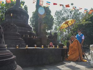 Potret Perayaan Waisak di Berbagai Daerah Indonesia