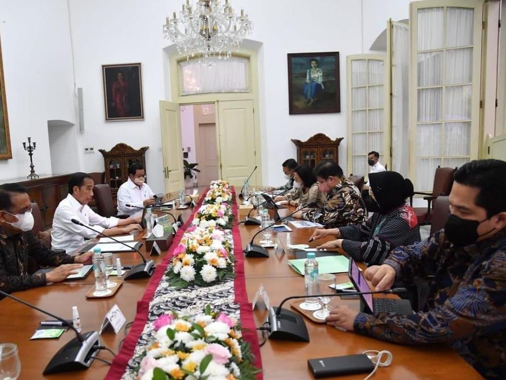 Pulang dari AS-UEA, Jokowi Langsung Pimpin Rapat Bareng Para Menteri