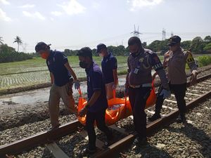 Pria di Cilegon Tewas Usai Tabrakkan Diri ke Kereta Api