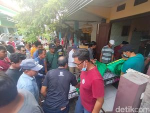 Ketua RW Korban Duga Bus yang Kecelakaan di Tol Mojokerto Tergesa-gesa Ketua RW Korban Duga Bus yang Kecelakaan di Tol Mojokerto Tergesa-gesa