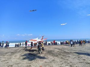 Menikmati Libur Waisak-Nonton Festival Layangan di Pantai Berawa Menikmati Libur Waisak-Nonton Festival Layangan di Pantai Berawa