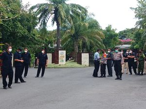 Didemo karena PHK 2 Karyawan, Ayana Resort Bali Pilih No Coment