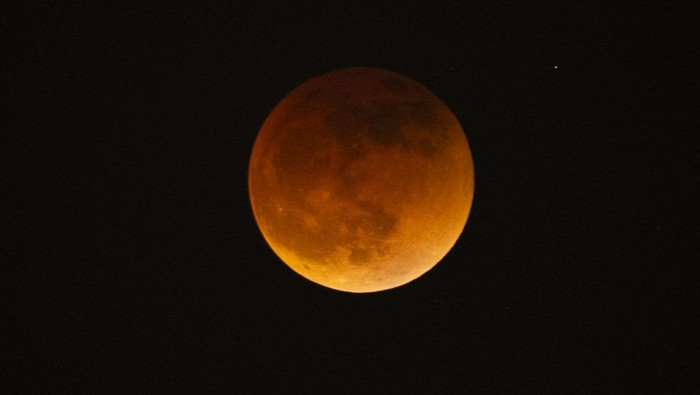 Terpesona Penampakan Gerhana Bulan Total di Langit Dunia Fenomena Gerhana Bulan Total Blood Moon terlihat di langit sejumlah negara dunia. Fenomena ini sanggup dilihat di benua Amerika sampai Eropa. Ini fotonya.