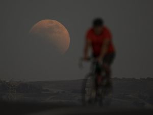 Jadwal dan Daftar Wilayah yang Bisa Lihat Gerhana Bulan Total 8 November 2022