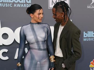 Penampilan Superstar Travis Scott dan Kylie Jenner