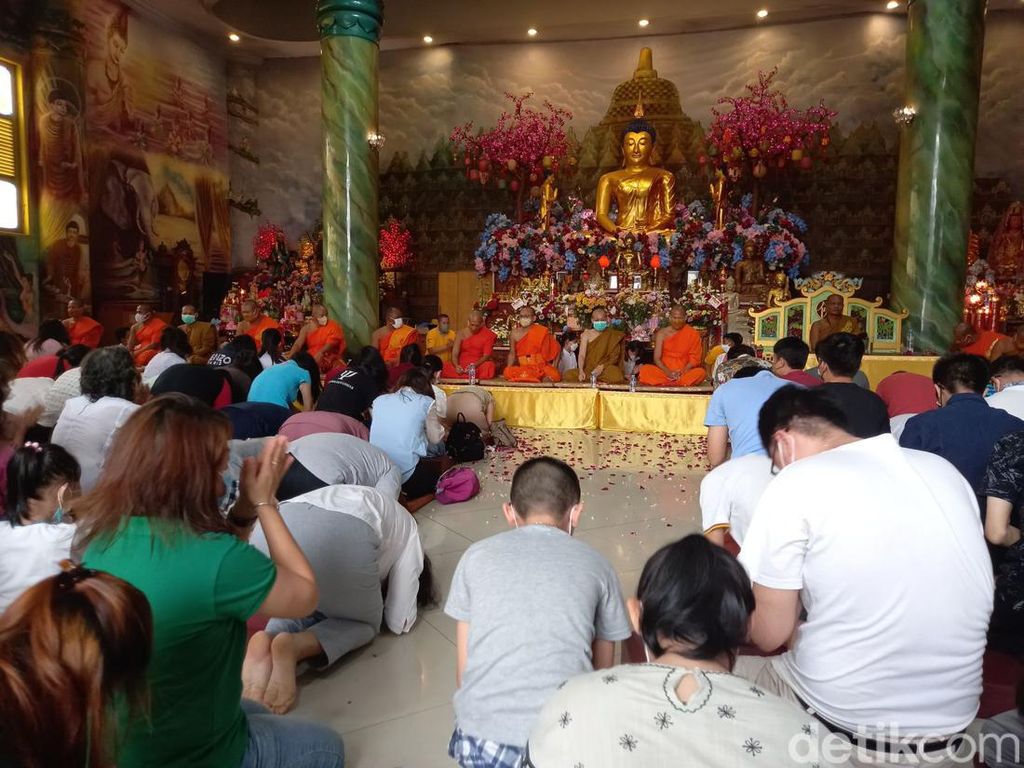 Hari Raya Waisak 2022, Umat Buddha Padati Vihara Girinaga Makassar