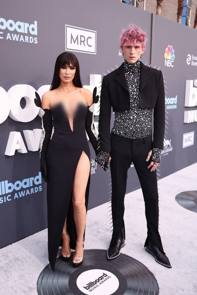 LAS VEGAS, NEVADA - MAY 15: Megan Fox and Machine Gun Kelly attend the 2022 Billboard Music Awards at MGM Grand Garden Arena on May 15, 2022 in Las Vegas, Nevada.   Frazer Harrison/Getty Images/AFP (Photo by Frazer Harrison / GETTY IMAGES NORTH AMERICA / Getty Images via AFP)