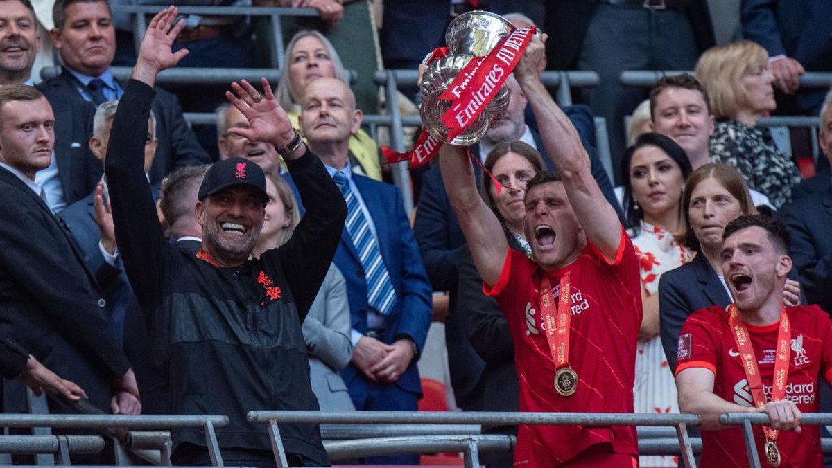 Juergen Klopp meminta medali juara Piala FA tambahan (Foto: Getty Images/Sebastian Frej/MB Media)