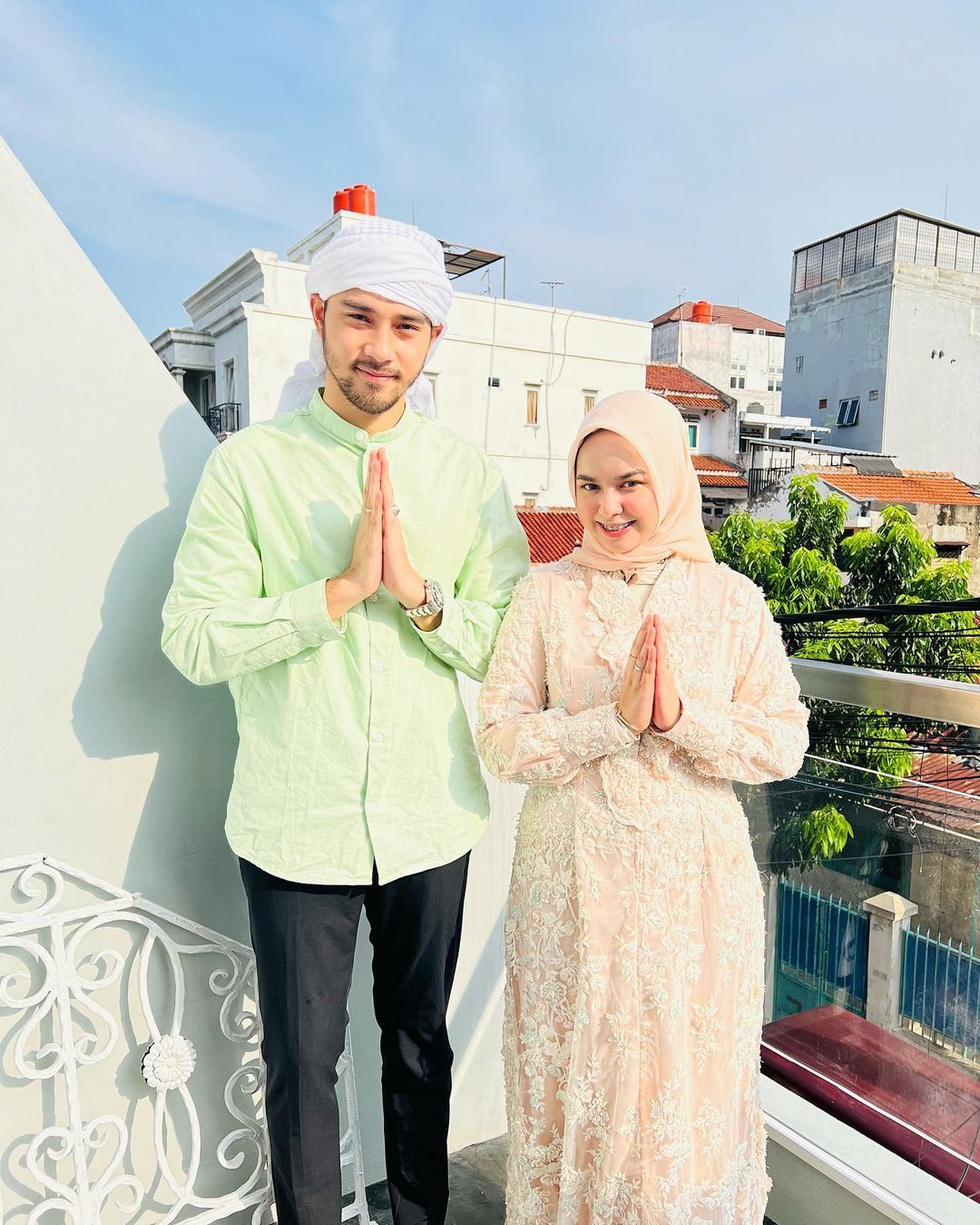 Achmad Megantara dan Istri