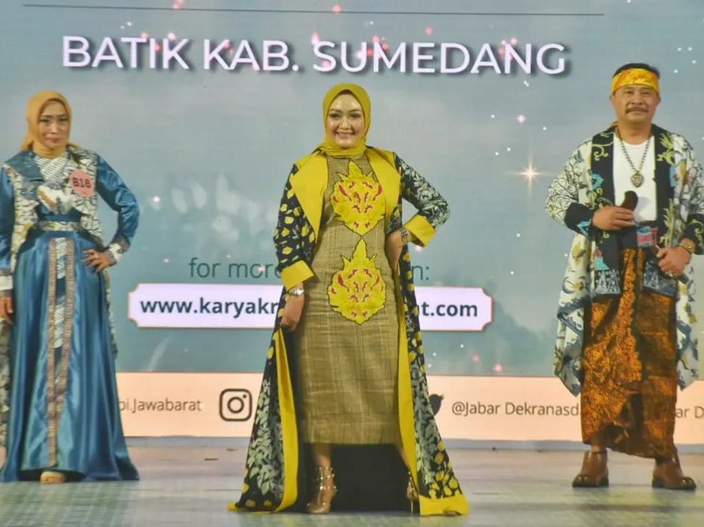 6 Motif Batik Kasumedangan Mejeng di KKJ & PKJB 2022