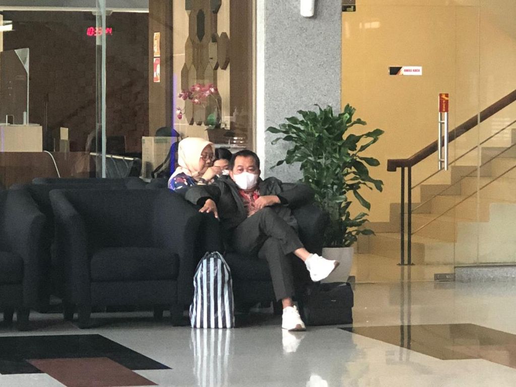 Boyamin MAKI Penuhi Panggilan KPK di Kasus TPPU Bupati Banjarnegara Boyamin MAKI Penuhi Panggilan KPK di Kasus TPPU Bupati Banjarnegara
