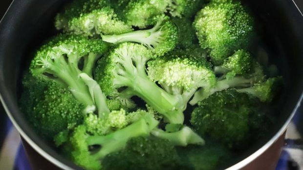 Rajin mengonsumsi brokoli bisa membuat glowing.