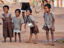 Dapat Gaji Pertama, Pria Ini Traktir Anak Kurang Mampu Makan McDonalds