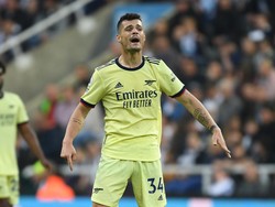 Xhaka Kecam Rekan Setim, eh Kena Semprot Gary Neville