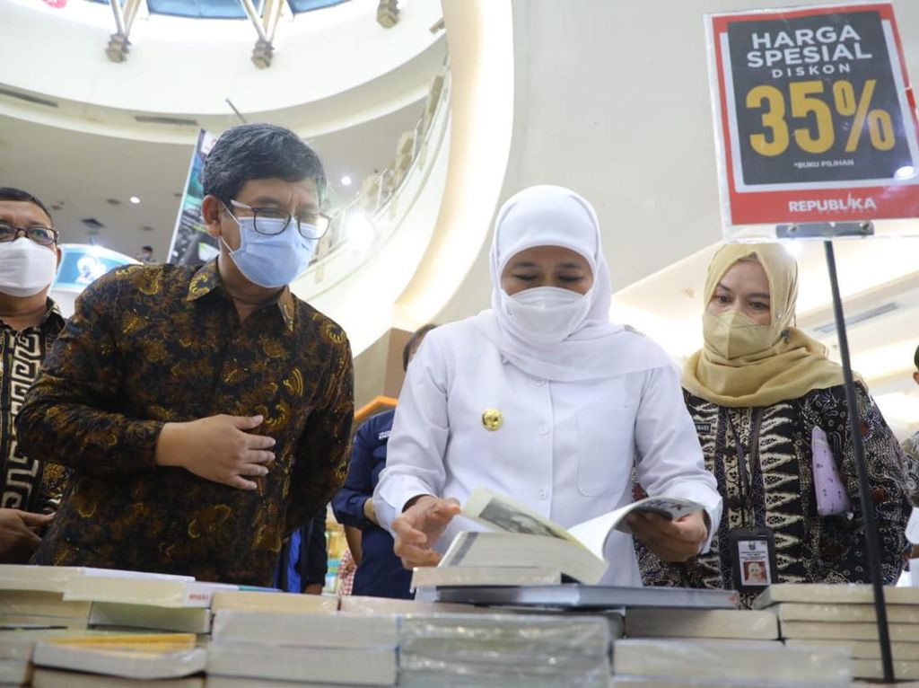 Gubernur Khofifah Sebut Tingkat Baca Jatim di Atas Nasional Gubernur Khofifah Sebut Tingkat Baca Jatim di Atas Nasional