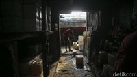Foto-foto Minyak Goreng Curah di Jakarta yang Harganya Masih Tinggi