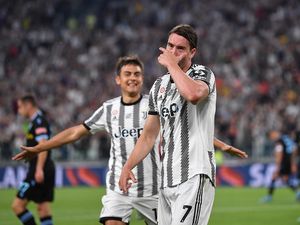 Persembahan Terakhir Vlahovic untuk Dybala