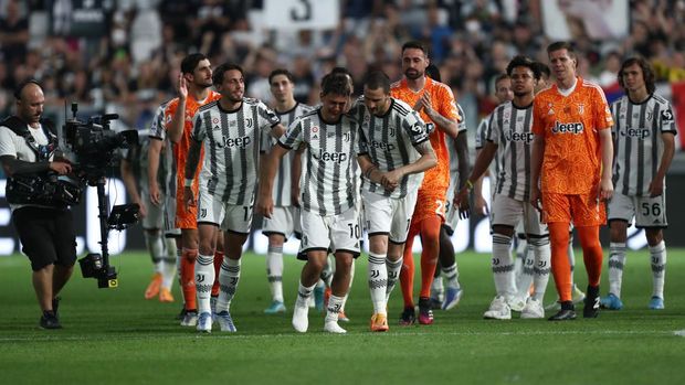 TURIN, ITALY - MAY 16: Paulo Dybala of Juventus FC looks dejected after the Serie A match between Juventus and SS Lazio at Allianz Stadium on May 16, 2022 in Turin, Italy. (Photo by Sportinfoto/vi/DeFodi Images via Getty Images)