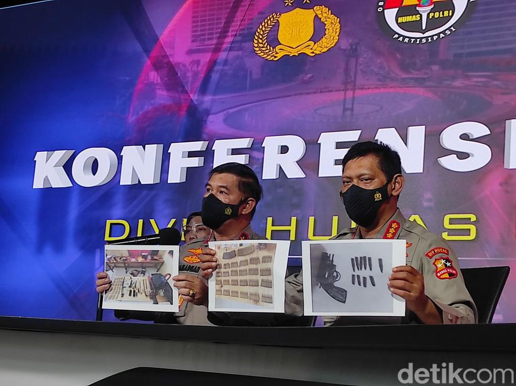 Densus 88 Sita 10 Senpi-Panah dari 24 Terduga Teroris Jaringan MIT dan ISIS Densus 88 Sita 10 Senpi-Panah dari 24 Terduga Teroris Jaringan MIT dan ISIS