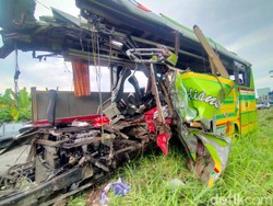 KNKT Minta Angkutan Pariwisata Diawasi Ketat Buntut Kecelakaan Tol Mojokerto