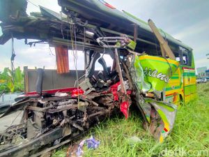 KNKT Minta Angkutan Pariwisata Diawasi Ketat Buntut Kecelakaan Tol Mojokerto KNKT Minta Angkutan Pariwisata Diawasi Ketat Buntut Kecelakaan Tol Mojokerto
