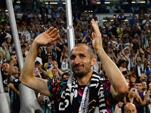 Giorgio Chiellini Gantung Sepatu