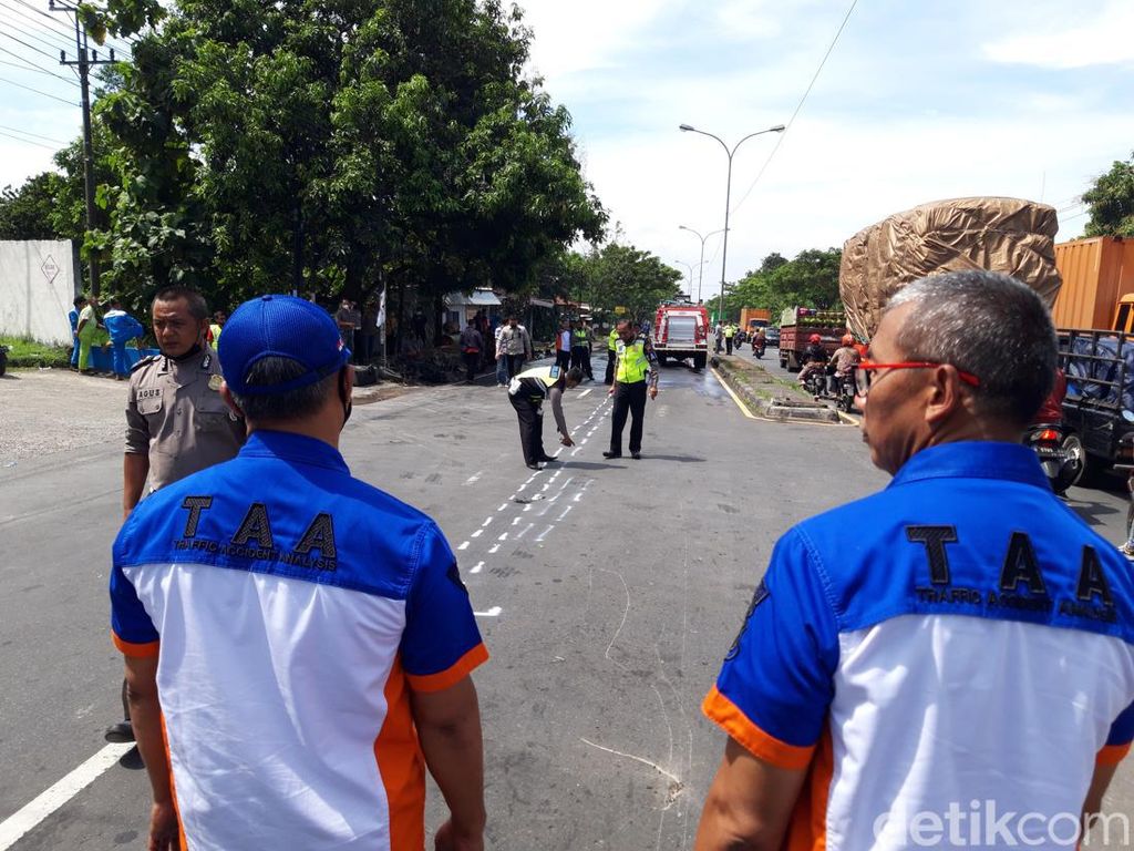 Olah TKP Rampung, Jalan Lokasi Kecelakaan Maut 2 Truk di Boyolali Dibuka