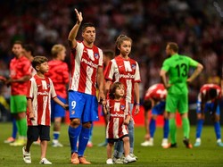 Beda Air Mata Luis Suarez Tinggalkan Barca dan Atletico