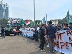 Petani Kelapa Sawit Datangi Patung Kuda, Demo Tolak Larangan Ekspor CPO