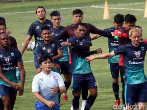 Aroma Juara dalam Latihan Perdana Persib Bandung