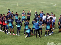 Latihan Perdana Persib: Diikuti Pemain Jepang dan Ultimatum Umuh