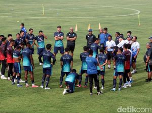 Latihan Perdana Persib: Diikuti Pemain Jepang dan Ultimatum Umuh Latihan Perdana Persib: Diikuti Pemain Jepang dan Ultimatum Umuh
