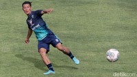Pemulihan kondisi fisik para pemain jadi fokus utama tim pelatih Persib dalam latihan perdana ini. Pasalnya hampir enam pekan para pemain diberi jatah libur dan sebagian besar pemain memanfaatkannya untuk berlibur.