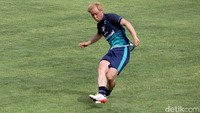 Pemain asal Jepang Ryohei Miyazaki ikut serta dalam latihan perdana Persib Bandung yang digelar di Lapangan Sidolig, Kota Bandung, Selasa (17/5/2022).
