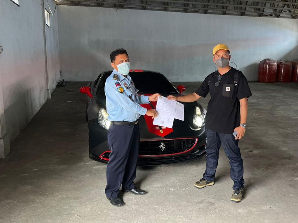 Bareskrim Jemput Mobil Ferrari Indra Kenz dari Medan Hari Ini