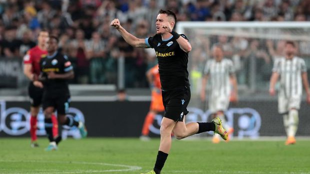 TURIN, ITALY - MAY 16: Patric of SS Lazio celebrates after Alex Sandro of Juventus (not pictured) scored an own goal which lead to the first goal for SS Lazio during the Serie A match between Juventus and SS Lazio at Allianz Stadium on May 16, 2022 in Turin, Italy. (Photo by Emilio Andreoli/Getty Images)