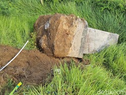 Penampakan Fondasi Tiang VMS di Tol Mojokerto yang Tercabut Ditabrak Bus