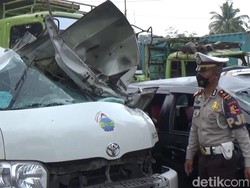 Mobil Travel Vs Truk di Tol Cipularang, Dua Penumpang Tewas