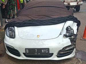 Kecelakaan di Alam Sutera Berujung Pengemudi Porshce Tersangka Kecelakaan di Alam Sutera Berujung Pengemudi Porshce Tersangka