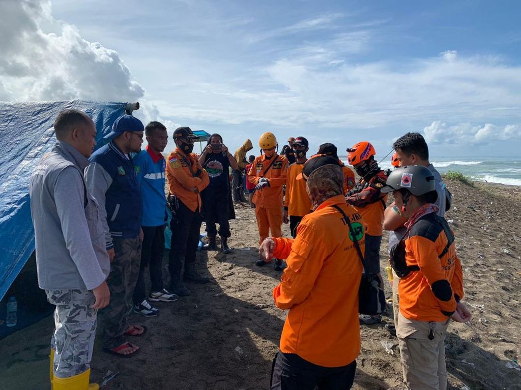 5 Warga Sukabumi Tenggelam di Pantai Muara Cikaso, Satu Hilang