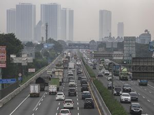Lalin Tol Arah Jakarta Pagi Ini Macet di Sejumlah Titik Lalin Tol Arah Jakarta Pagi Ini Macet di Sejumlah Titik
