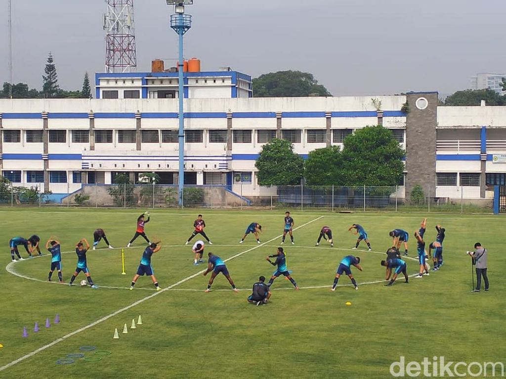 5 Pemain Absen Ikuti Latihan Perdana Persib Bandung