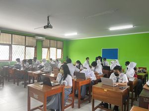 10 Potret PTM 100% di SMAN 28, Kantin Belum Buka & Pedagang Dilarang Jualan 10 Potret PTM 100% di SMAN 28, Kantin Belum Buka & Pedagang Dilarang Jualan