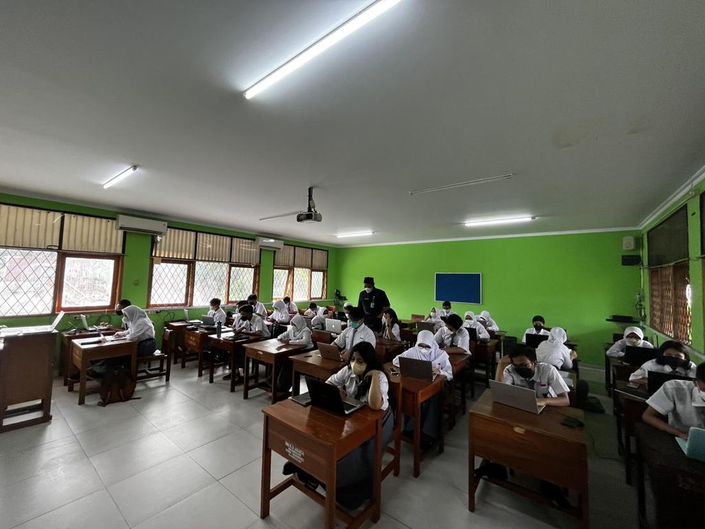 PTM 100 Persen di SMAN 28 Jakarta, Siswa Masih Belajar 6 Jam