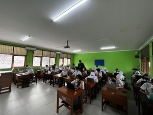 Ini 6 Aturan PTM Terbaru Berdasarkan Diskresi SKB 4 Menteri, Catat Ya! Ini 6 Aturan PTM Terbaru Berdasarkan Diskresi SKB 4 Menteri, Catat Ya!