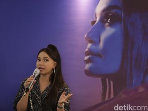 Rossa Ungkap Kesannya Duet Bareng Ariel NOAH di Konser 25 Tahunnya Rossa Ungkap Kesannya Duet Bareng Ariel NOAH di Konser 25 Tahunnya