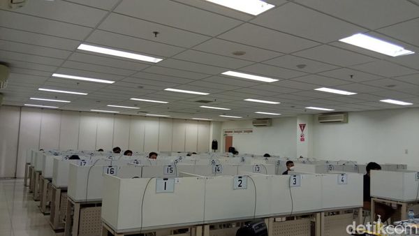 Suasana UTBK SBMPTN 2022 Hari Pertama di UI Depok