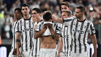 Ia tampak tak kuasa menahan haru saat menyampaikan salam perpisahan kepada fans Juventus sesuasi laga. Penyerang asal Argentina ini menitikkan air mata. Fans Juventus kemudian menyambut Dybala dengan tepuk tangan riuh.