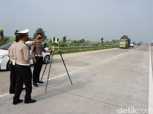 Korlantas Polri Rekonstruksi Kecelakaan Bus di Tol Mojokerto dengan 3D Scanner Korlantas Polri Rekonstruksi Kecelakaan Bus di Tol Mojokerto dengan 3D Scanner