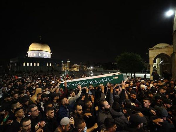 Ribuan Orang Iringi Pemakaman Warga Palestina yang Tewas oleh Israel